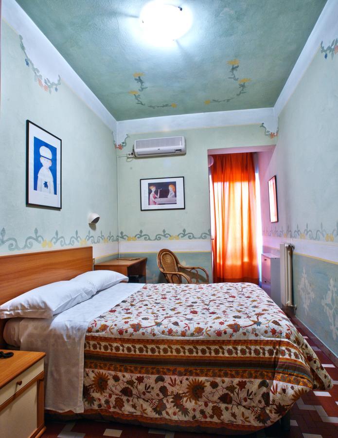Hotel Luciana Марина ди Маса Екстериор снимка