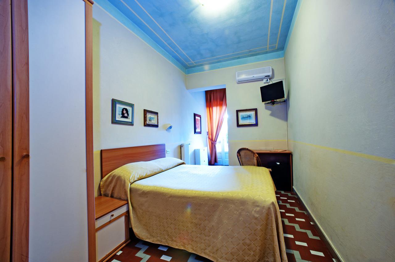 Hotel Luciana Марина ди Маса Екстериор снимка